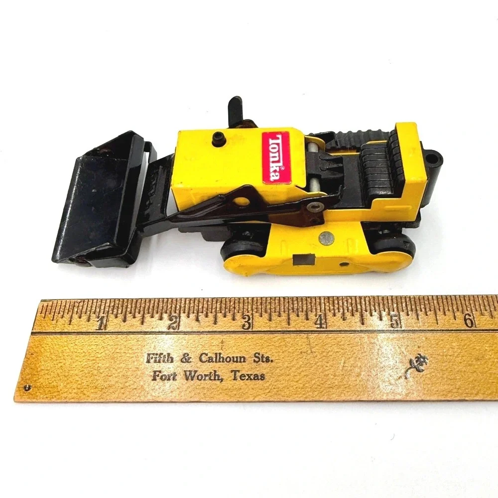 Vintage 1970-73 Tonka Pressed Steel Mini Front Loader - missing a tread (track)‎